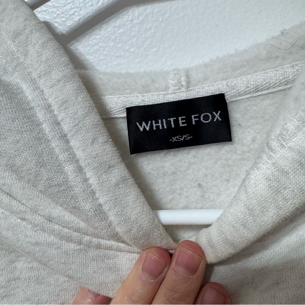 White fox hoodie - Picture 3 of 3